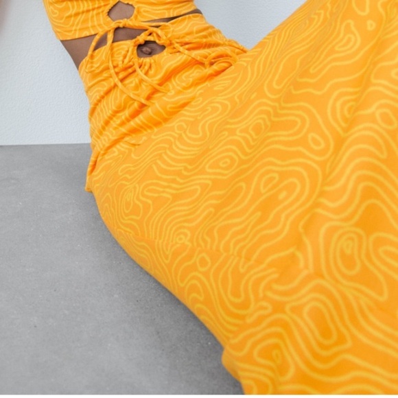 New! Zara small printed midi skirt with waist keyhole. - Picture 5 of 12